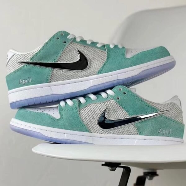 Nike Dunk X April