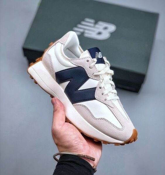 New Balance 327 Moonbeam Outerspace
