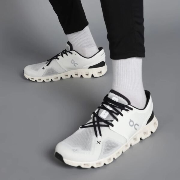 On Running Cloud X 3 white