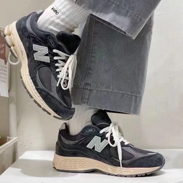 New Balance M2002RHO Black Dark Grey