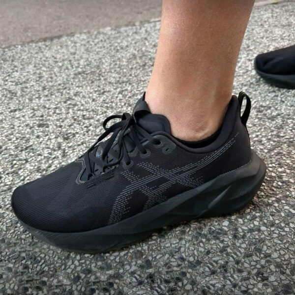 ASICS Novablast 5 Black Carrier Grey