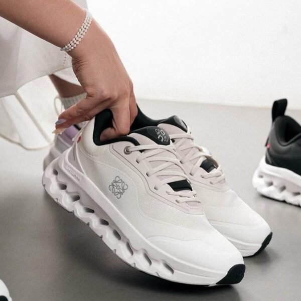 On Running Cloudtilt 2 LOEWE Sand White