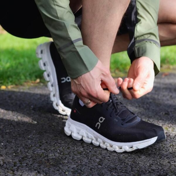 On Running Cloudflow 4 Black White