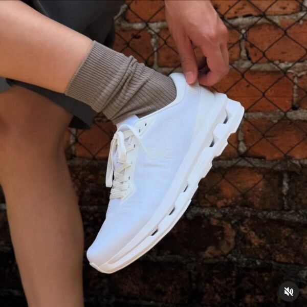 On Running Cloudzone Ice white