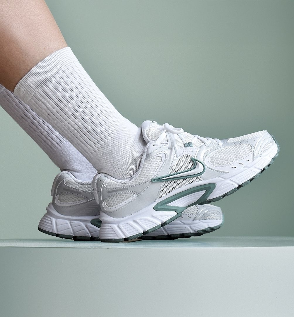 Nike V5 RNR Summit White Cannon