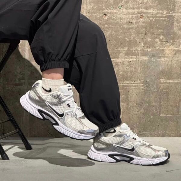 Nike V5 RNR White Vast Grey College Grey Black