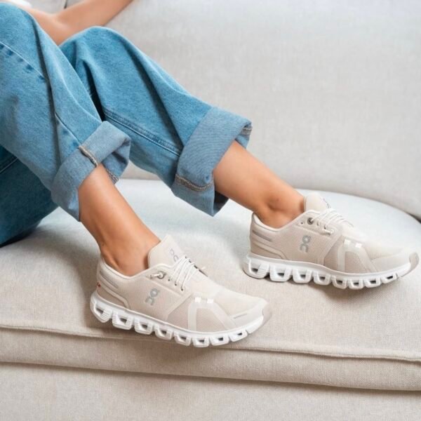 On Running Cloud 6 Pearl White