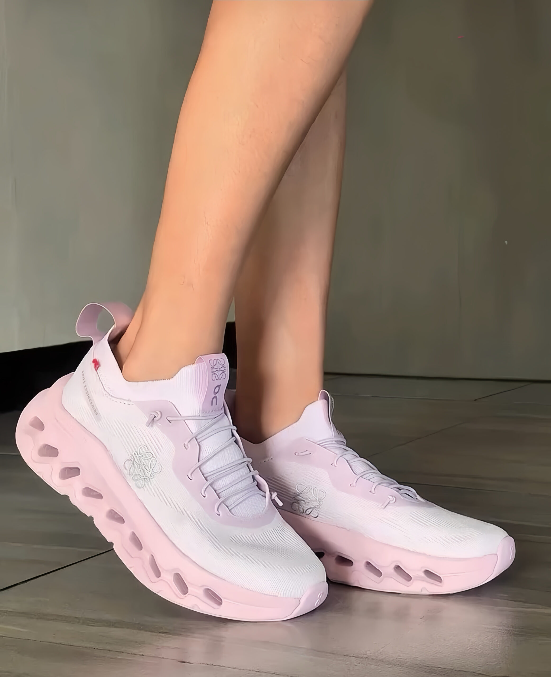 On Running Cloudtilt LOEWE Pale Pink new