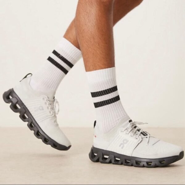 On Cloudswift 4 Wolf / Black – Lightweight Running