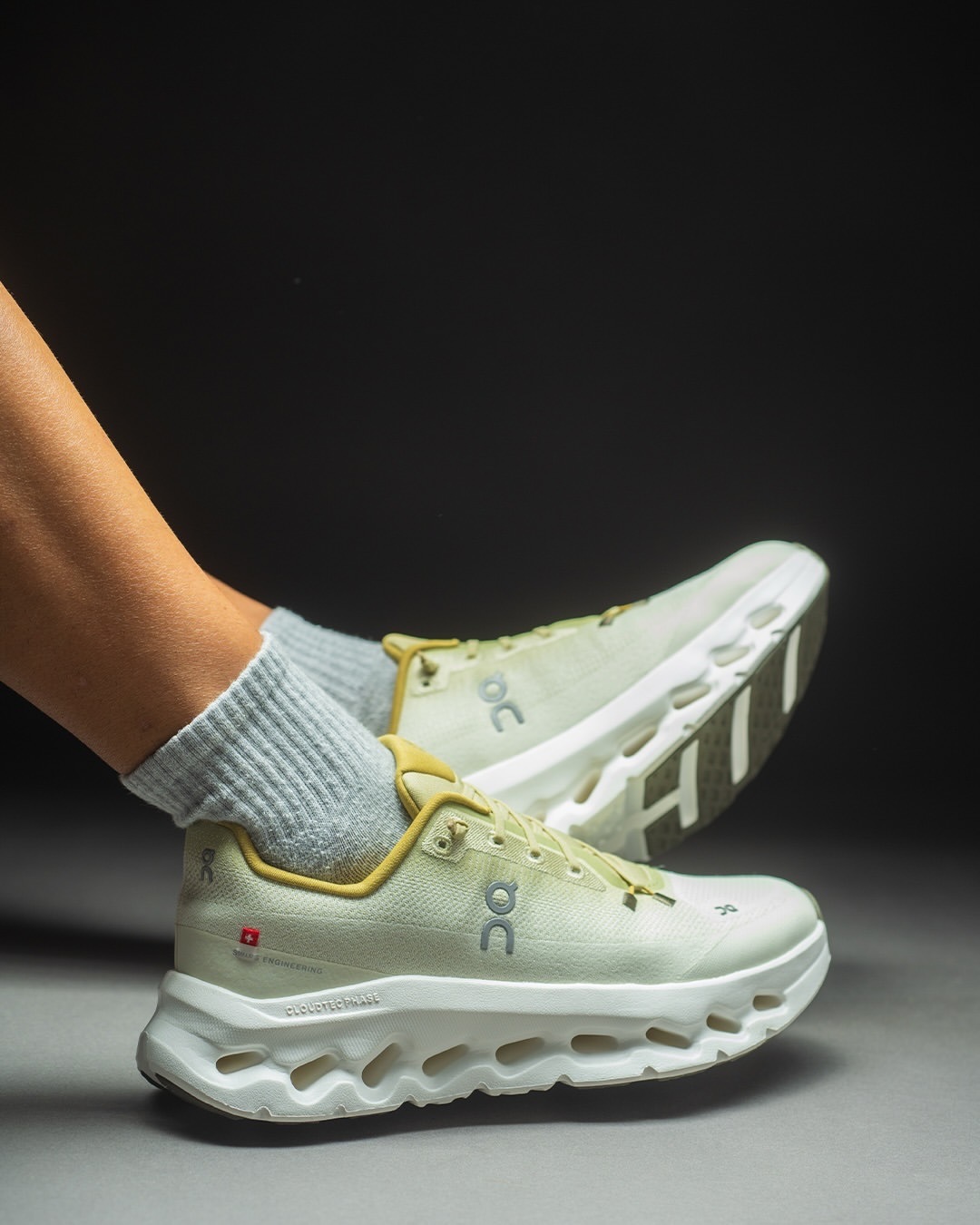 shoes-new-On Running Cloudtilt Caper Ghost