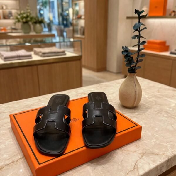 Hermès Oran Sandal - Black/White Stiched