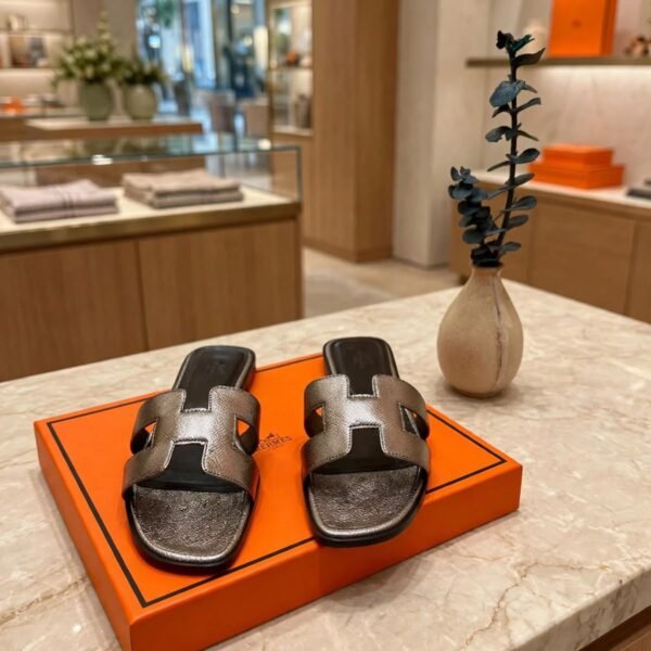 Hermès Oran Sandal - Metallic Silver